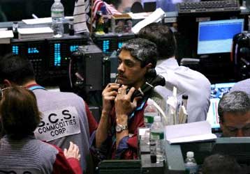 Στα 130 δολάρια σκαρφαλώνει και πάλι το πετρέλαιο