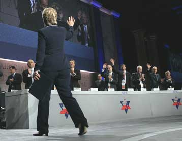 Την υποστήριξή της στον Ομπάμα ανακοινώνει επίσημα η Χίλαρι Κλίντον