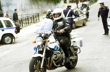 Επίθεση νεαρών σε δικυκλιστή της Αστυνομίας στην περιοχή του ΑΠΘ