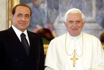 «Είμαστε στο πλευρό της Εκκλησίας», τόνισε ο Μπερλουσκόνι στον Πάπα Βενέδικτο