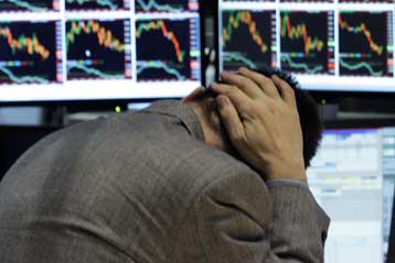 Ελεύθερη πτώση στις αγορές των ΗΠΑ και της Ευρώπης την Παρασκευή