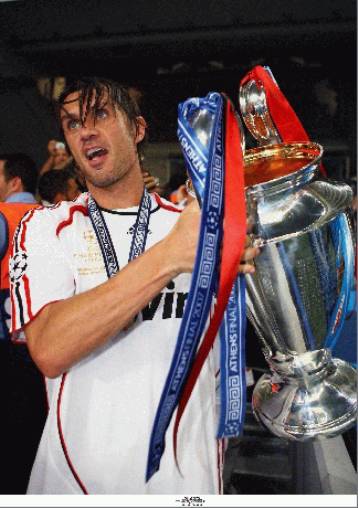 Ανανέωσε ο Μαλντίνι για ένα ακόμη χρόνο με τη Μίλαν