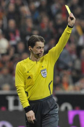 Αυστηρή διαιτησία «στα τρία σπρωξίματα …πέναλτι» λέει η UEFA