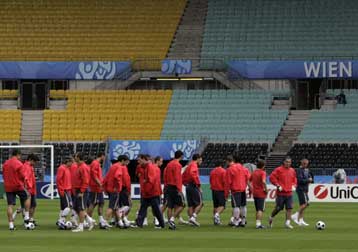 Η «σκυτάλη» σε Βιέννη και Κλάγκενφουρτ