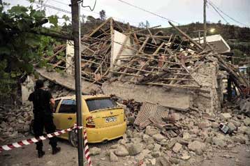 Ισχυρός σεισμός με θύματα και ζημιές σε Αχαΐα και Ηλεία