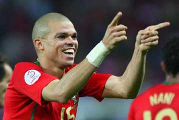 Οι MVP της πρεμιέρας, Πέπε και Ουϊφαλούσι