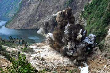 Σοβαρά προβλήματα στη «λίμνη» που δημιουργήθηκε μετά το σεισμό στη Κίνα