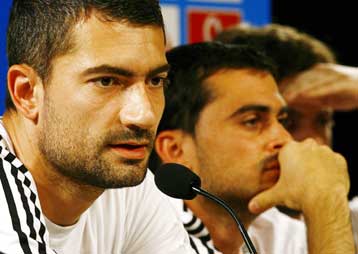 Ο Βύντρα ευχήθηκε και ο Χαλκιάς προέβλεψε…