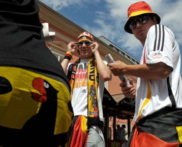 Στο… κρατητήριο περίπου 100 Γερμανοί χούλιγκαν