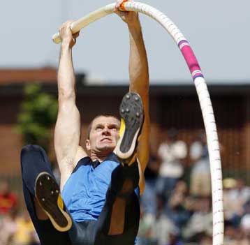 Ο Ουόκερ «πέταξε» στα 6.04μ στο άλμα επί κοντώ