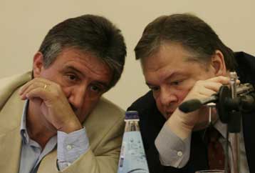 Παρουσία στελεχών του ΠΑΣΟΚ η παρουσίαση του νέου βιβλίου για τον Α.Παπανδρέου