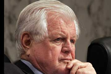 Εξιτήριο από το νοσοκομείο για τον γερουσιαστή Έντουαρντ Κένεντι