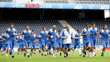 Το προαίσθημα, η υποχρέωση και η προσμονή των διεθνών μας