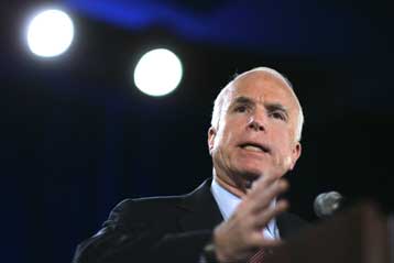 Στην οικονομία μετατοπίζεται η αντιπαράθεση Ομπάμα-Μακέιν