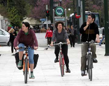 Με ποδήλατο, περπάτημα και μέσα μαζικής μεταφοράς θα λυθεί το κυκλοφοριακό της Αθήνας