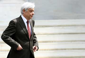 Πρόσληψη στο Δημόσιο για συγγενείς θυμάτων στο τροχαίο του Μαλλιακού