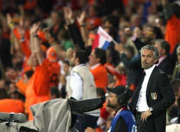 «Βέλη» των ιταλικών ΜΜΕ σε Ντοναντόνι