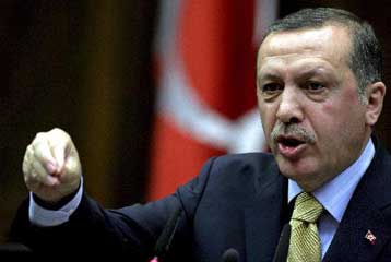 Στην αντεπίθεση ο Ταγίπ Ερντογάν για τη δικαστική απόφαση κατά της μαντίλας