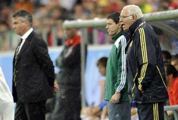 «Η τύχη μας βοήθησε» είπε ο Αραγονιές, «Χάσαμε από τα λάθη μας» είπε ο Χίντινκ