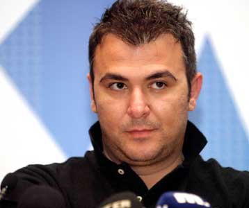 Ένα τραγούδι από τον Ρέμο στο Αλ Τζαζίρα για την Εθνική