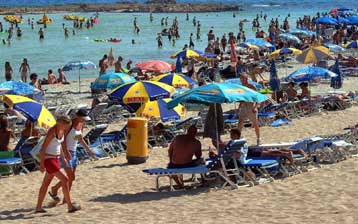 «Επιχείρηση-παραλία» για την ΥπΕΕ με ελέγχους σε τουριστικές περιοχές