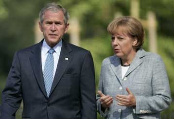 Ανοιχτά όλα τα ενδεχόμενα στο θέμα του Ιράν, λέει ο Μπους από τη Γερμανία