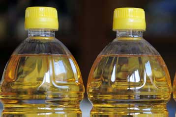 Στις επιχειρήσεις το «μπαλάκι» της ευθύνης για τη διάθεση του ηλιελαίου από τον ΕΦΕΤ