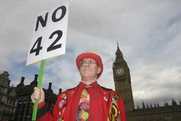 Σκληρότερα αντιτρομοκρατικά μέτρα ψήφισε το βρετανικό Κοινοβούλιο