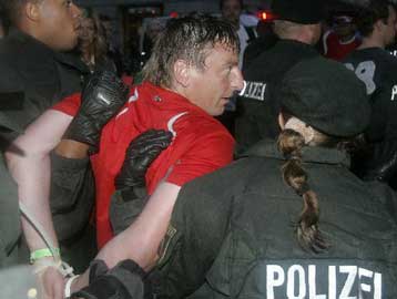 Επεισόδια Τούρκων και Ελβετών οπαδών και συλλήψεις