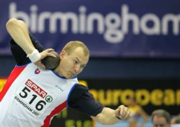 Κινδυνεύει με ισόβιο αποκλεισμό ο Μίκουλας Κονόπκα