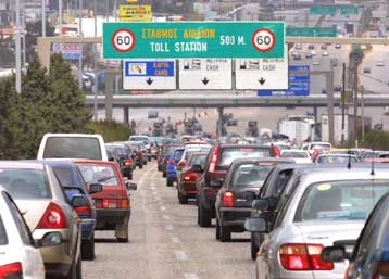 Αυξημένη η κίνηση στα εθνικά οδικά δίκτυα λόγω τριημέρου