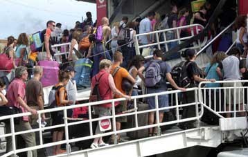 Όνειρο θερινής νυκτός οι διακοπές για τους μισούς Έλληνες