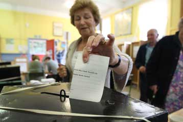 Μέτρια η συμμετοχή στο κρίσιμο ιρλανδικό δημοψήφισμα για τη Συνθήκη της Λισαβόνας
