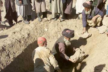 Ομαδικός τάφος εκατοντάδων ανθρώπων βρέθηκε στο Αφγανιστάν