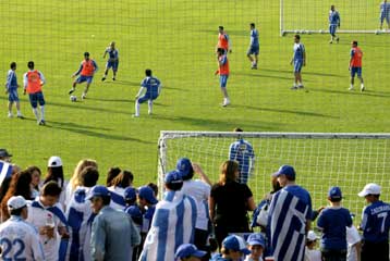 Αμφίβολος ο Αντζας για το ματς με τη Ρωσία, προπόνηση εν μέσω… ιαχών