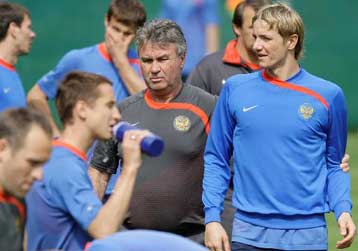 «Παραμένουμε αουτσάιντερ» λέει ο Χίντινκ πριν τον «τελικό» με Ελλάδα