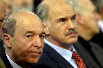 Προβληματισμός στο ΠΑΣΟΚ μετά τη διαγραφή Σημίτη