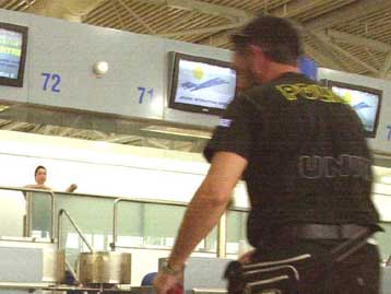 Επ αυτοφώρω σύλληψη γυναίκας στο αεροδρόμιο για παράνομη διακίνηση ανηλίκων