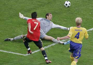 Νίκη για την Ισπανία που είχε… Βίγια μια απ τα ίδια