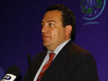 Ένταση έξω από το χώρο της συνόδου των πρυτάνεων στα Xανιά