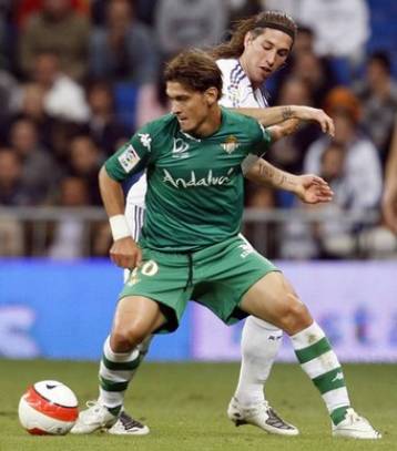 «Ερυθρόλευκο» κόλπο για να «κλέψει» τον Εντού