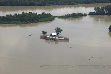 Υποχωρούν τα νερά, αλλά παραμένουν τα προβλήματα από τις πλημμύρες στις ΗΠΑ