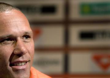 Δεν έχει αποφασίσει για την ενδεκάδα των Ολλανδών ο Φαν Μπάστεν