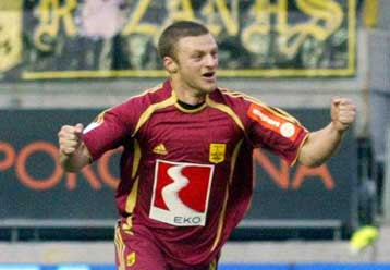 Ο Αβραάμ υπογράφει το νέο του συμβόλαιο στον Αρη