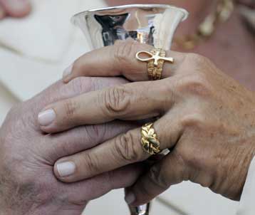 Τελέστηκαν οι πρώτοι γάμοι ομοφυλόφιλων ζευγαριών στην Καλιφόρνια