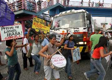 Κλιμακώνονται οι πιέσεις στην G8 για μέτρα κατά των αυξήσεων σε πετρέλαιο και τρόφιμα