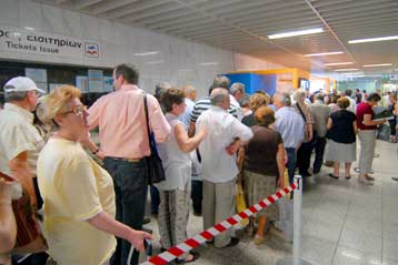 Ουρές κατά την πρώτη ημέρα του νέου προγράμματος κτηματογράφησης