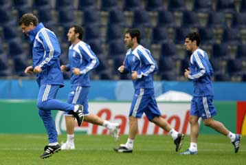 Αγιοι… άνθρωποι οι διεθνείς σύμφωνα με τον Ρεχάγκελ