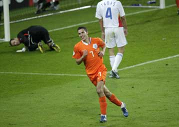 Αήττητη και με… ένα τσουβάλι γκολ στους «8» η Ολλανδία