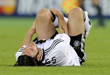 Κάταγμα στα πλευρά υπέστη ο Φρινγκς, αμφίβολος ο Ποντόλσκι